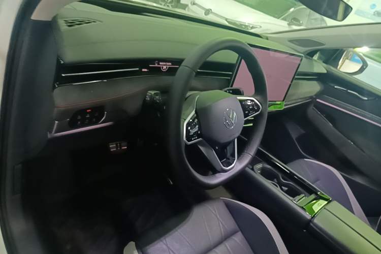 Used Volkswagen ID.7 VIZZION 2024 PRIME Center Console