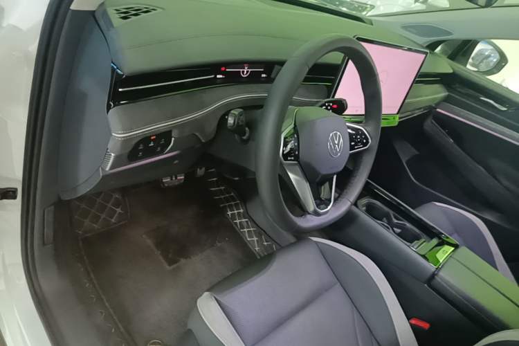 Used Volkswagen ID.7 VIZZION 2024 PRO Model Center Console