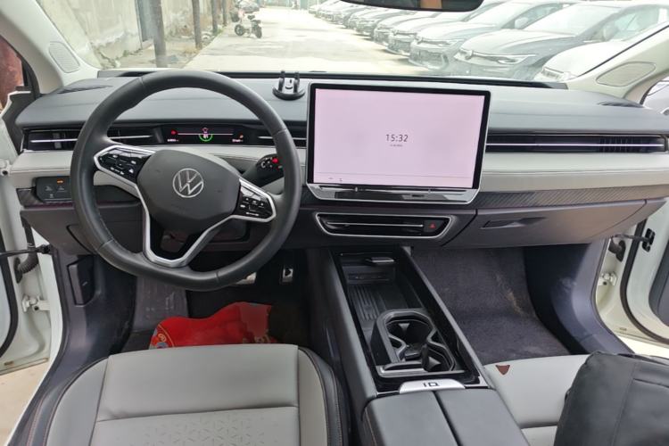 Used Volkswagen ID.7 VIZZION 2024 AIR model Center Console