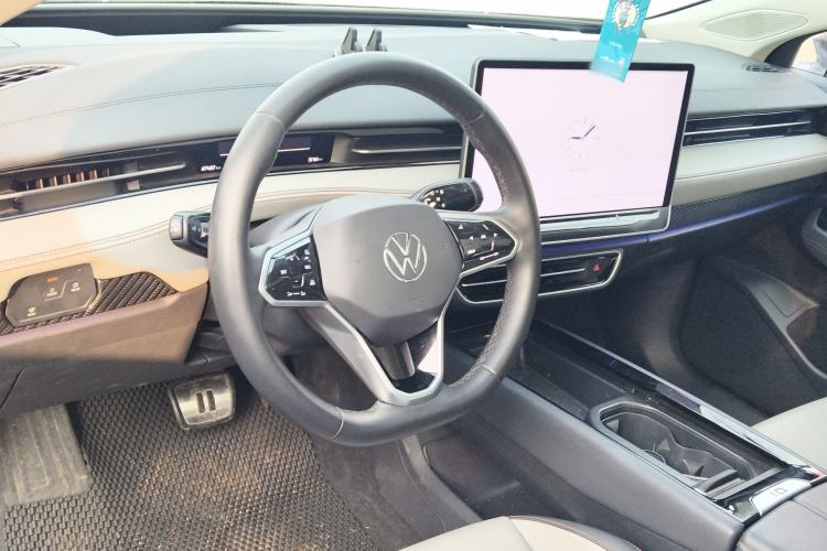 Used Volkswagen ID.7 VIZZION 2024 AIR model Center Console