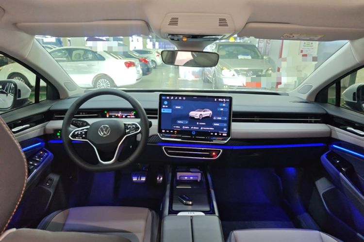 Used Volkswagen ID.7 VIZZION 2024 AIR model Center Console