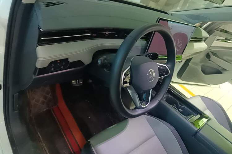 Used Volkswagen ID.7 VIZZION 2024 AIR model Center Console