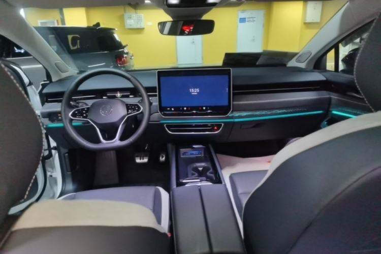Used Volkswagen ID.7 VIZZION 2024 PRO Model Center Console