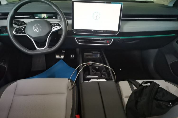 Used Volkswagen ID.7 VIZZION 2024 AIR model Center Console