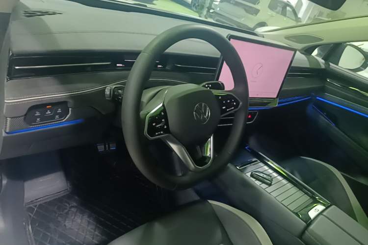 Used Volkswagen ID.7 VIZZION 2024 PRO Model Center Console