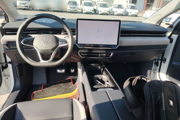 Used Volkswagen ID.7 VIZZION 2024 AIR model Center Console