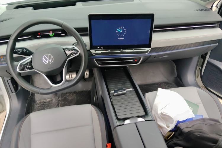 Used Volkswagen ID.7 VIZZION 2024 AIR model Center Console