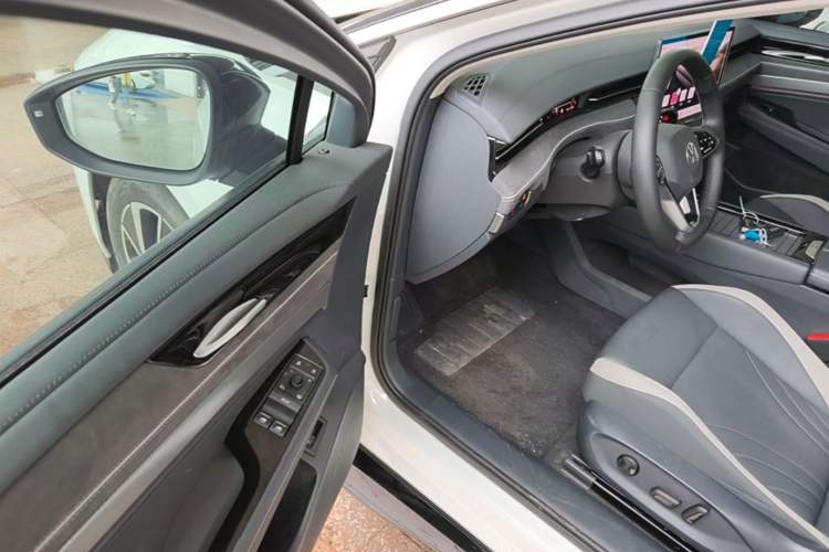 Used Volkswagen ID.7 VIZZION 2024 PRO Model Driver Seat