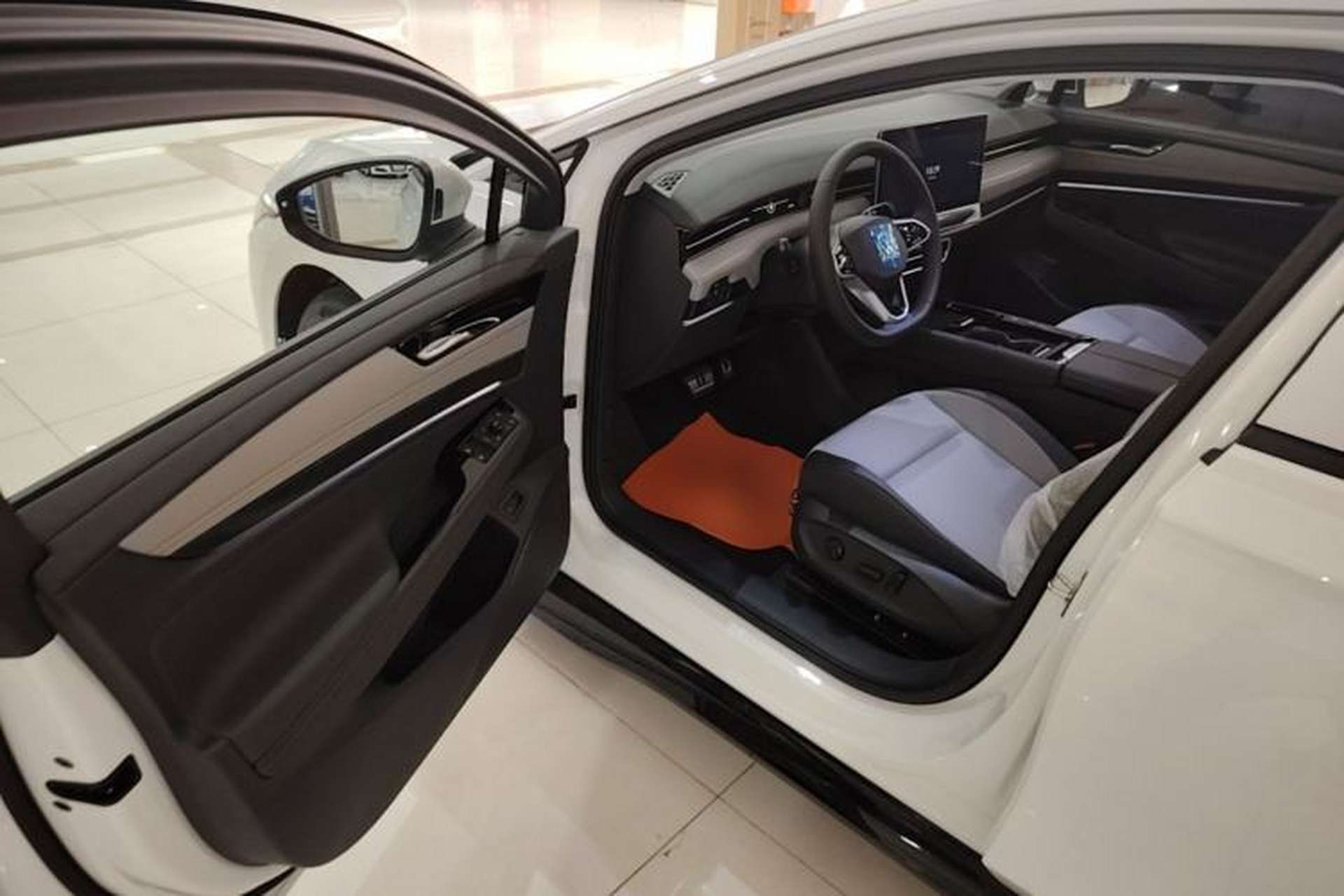 Used Volkswagen ID.7 VIZZION 2024 AIR model Driver Seat