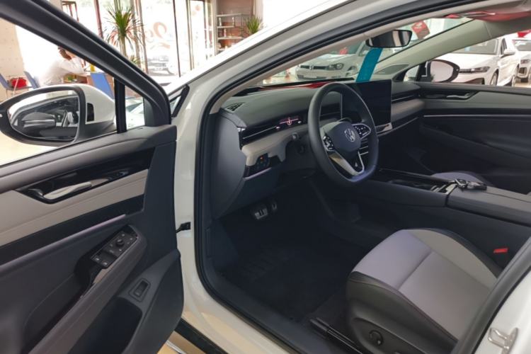Used Volkswagen ID.7 VIZZION 2024 AIR model Driver Seat