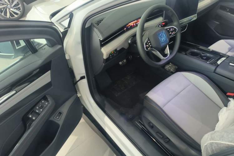 Used Volkswagen ID.7 VIZZION 2024 AIR model Driver Seat