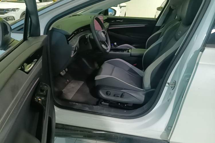 Used Volkswagen ID.7 VIZZION 2024 PRO Model Driver Seat