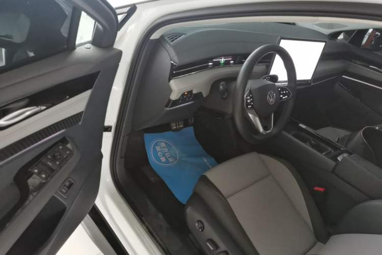 Used Volkswagen ID.7 VIZZION 2024 AIR model Driver Seat