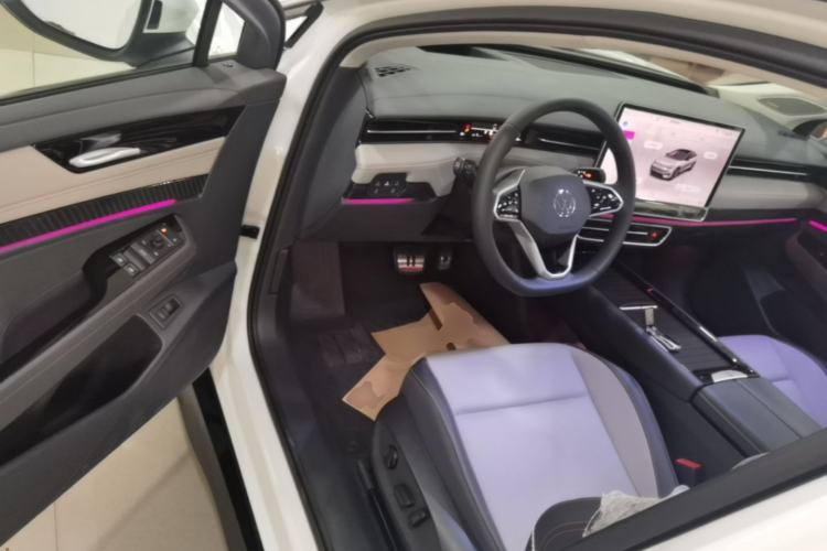 Used Volkswagen ID.7 VIZZION 2024 AIR model Driver Seat