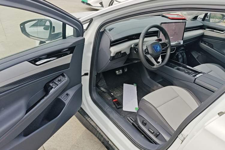 Used Volkswagen ID.7 VIZZION 2024 AIR model Driver Seat