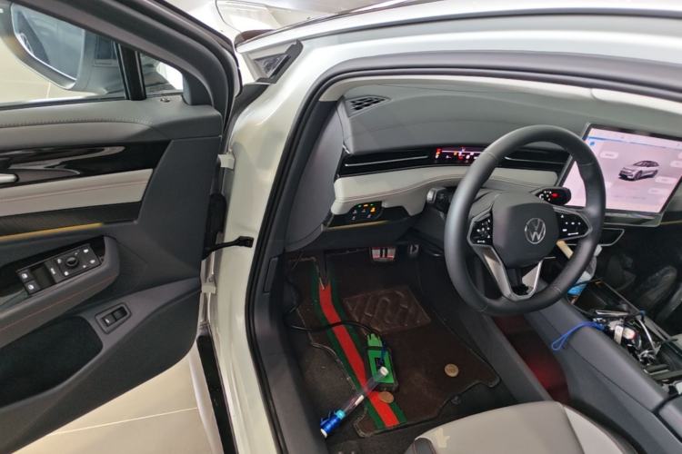 Used Volkswagen ID.7 VIZZION 2024 AIR model Driver Seat