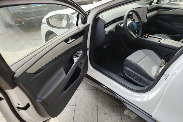 Used Volkswagen ID.7 VIZZION 2024 AIR model Driver Seat