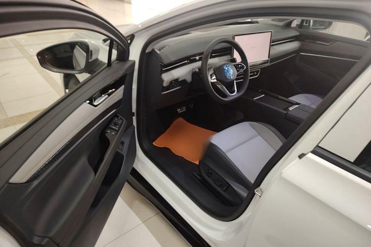 Used Volkswagen ID.7 VIZZION 2024 AIR model Driver Seat