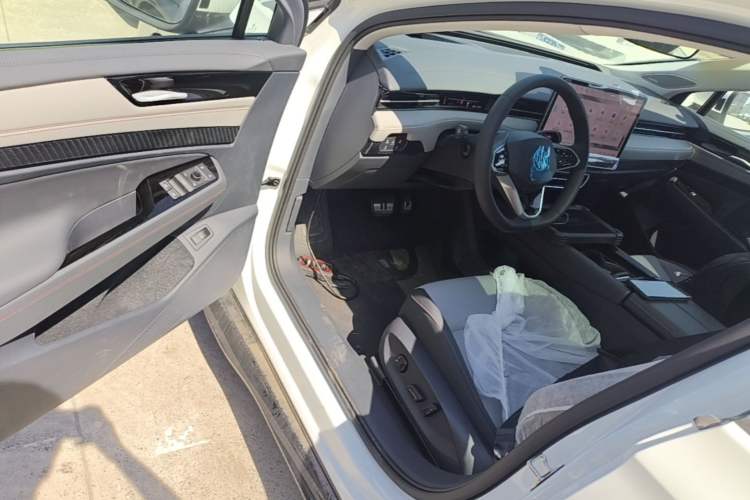 Used Volkswagen ID.7 VIZZION 2024 AIR model Driver Seat