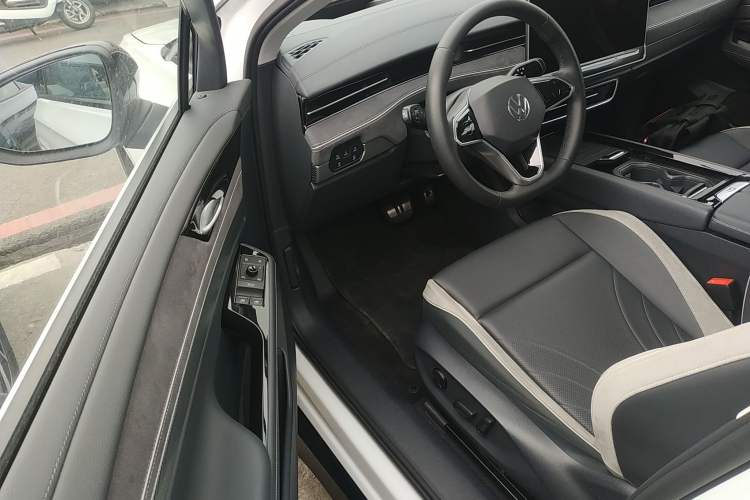 Used Volkswagen ID.7 VIZZION 2024 First Edition Driver Seat