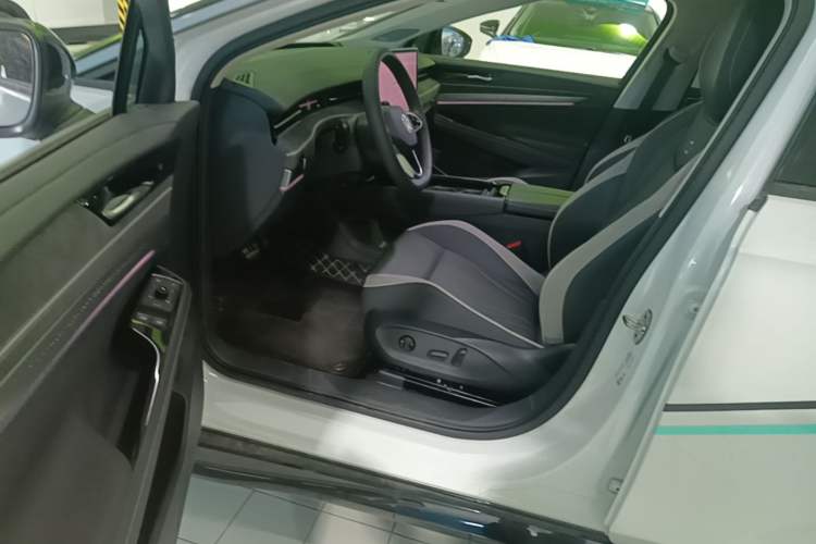 Used Volkswagen ID.7 VIZZION 2024 PRO Model Driver Seat