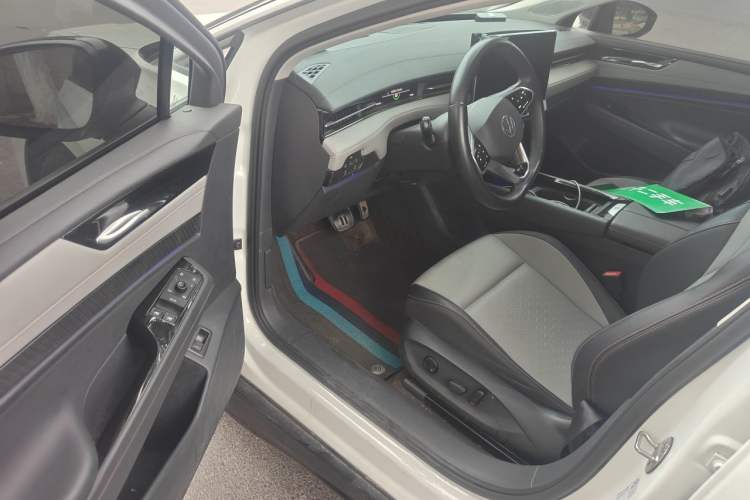 Used Volkswagen ID.7 VIZZION 2024 AIR model Driver Seat