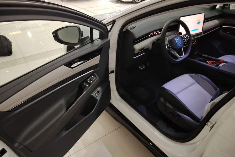 Used Volkswagen ID.7 VIZZION 2024 AIR model Driver Seat