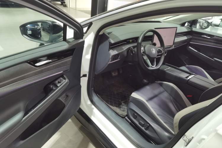 Used Volkswagen ID.7 VIZZION 2024 PRO Model Driver Seat