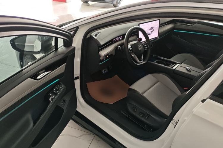 Used Volkswagen ID.7 VIZZION 2024 AIR model Driver Seat
