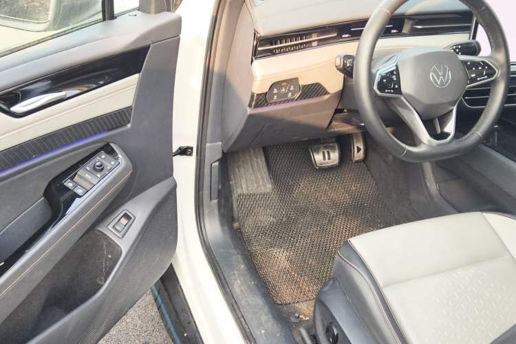 Used Volkswagen ID.7 VIZZION 2024 AIR model Driver Seat