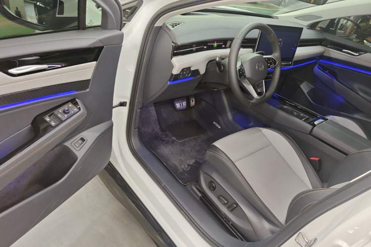 Used Volkswagen ID.7 VIZZION 2024 AIR model Driver Seat