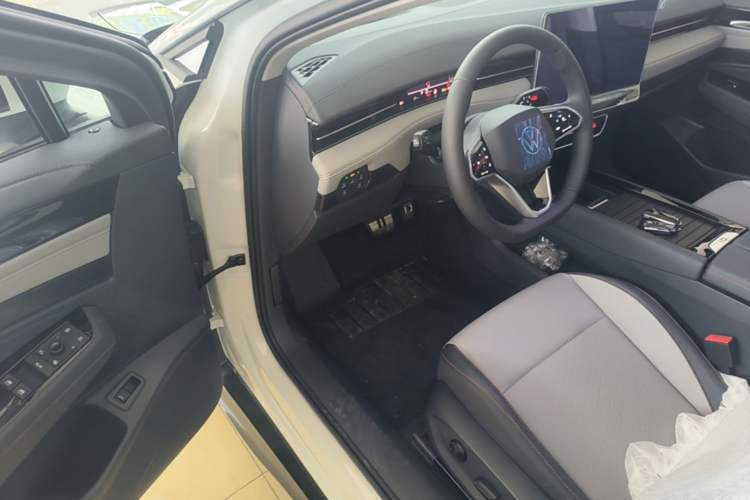 Used Volkswagen ID.7 VIZZION 2024 AIR model Driver Seat