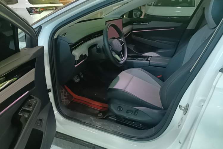Used Volkswagen ID.7 VIZZION 2024 AIR model Driver Seat