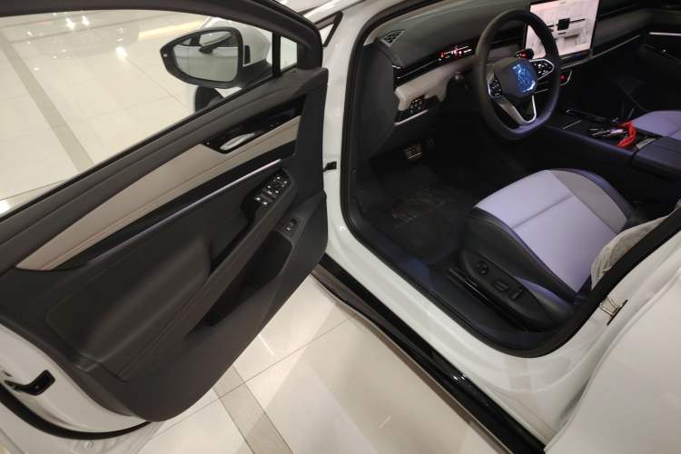 Used Volkswagen ID.7 VIZZION 2024 AIR model Driver Seat