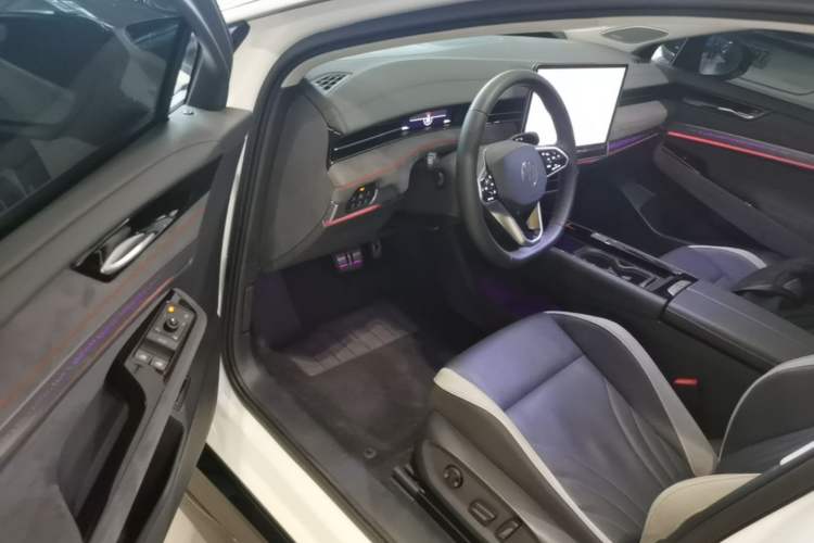 Used Volkswagen ID.7 VIZZION 2024 PRIME Driver Seat