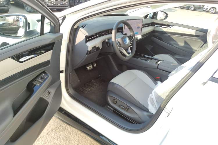 Used Volkswagen ID.7 VIZZION 2024 AIR model Driver Seat