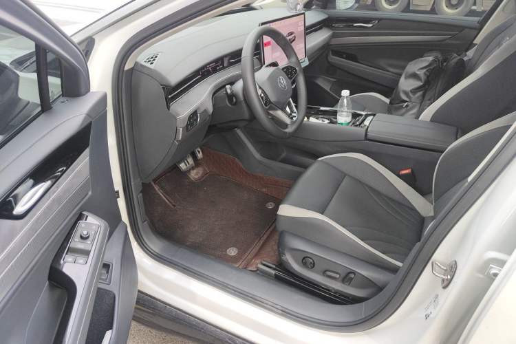 Used Volkswagen ID.7 VIZZION 2024 PRO Model Driver Seat