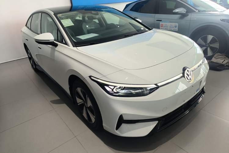 Used Volkswagen ID.7 VIZZION 2024 AIR model Front Right 45 Deg