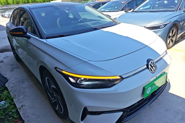 Used Volkswagen ID.7 VIZZION 2024 PRO Model Front Right 45 Deg