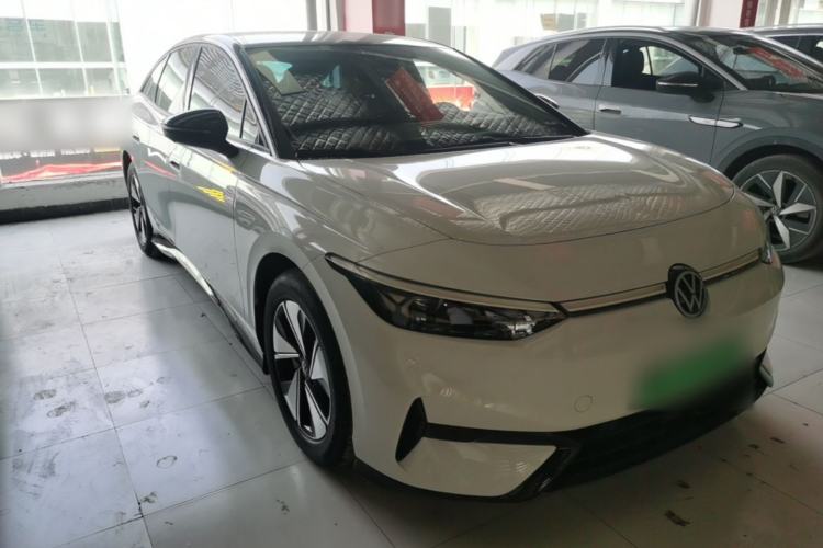 Used Volkswagen ID.7 VIZZION 2024 AIR model Front Right 45 Deg