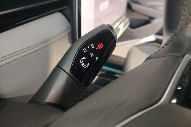 Used Volkswagen ID.7 VIZZION 2024 AIR model Gear Lever