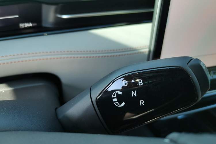 Used Volkswagen ID.7 VIZZION 2024 AIR model Gear Lever