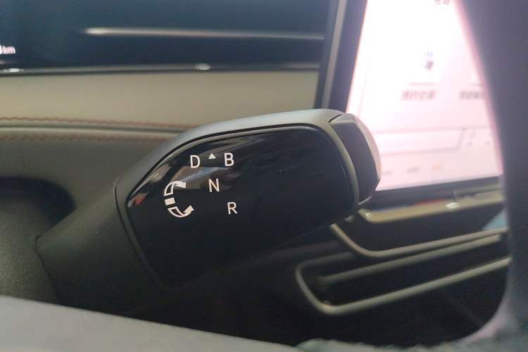 Used Volkswagen ID.7 VIZZION 2024 AIR model Gear Lever