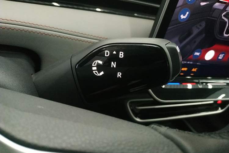 Used Volkswagen ID.7 VIZZION 2024 AIR model Gear Lever
