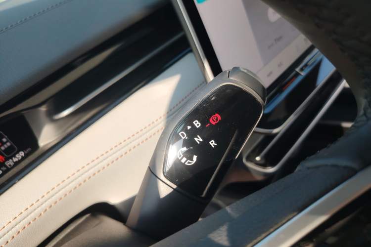 Used Volkswagen ID.7 VIZZION 2024 AIR model Gear Lever