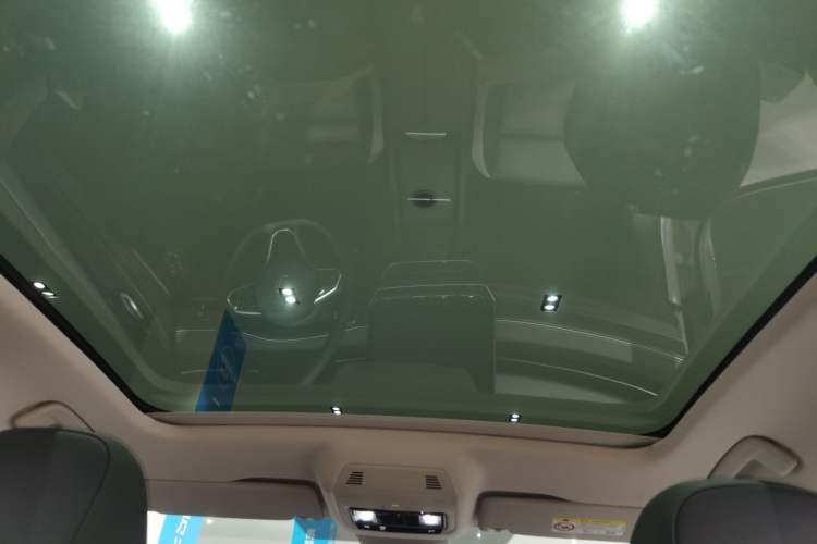 Used Volkswagen ID.7 VIZZION 2024 PRO Model Headliner