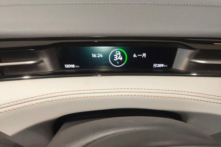 Used Volkswagen ID.7 VIZZION 2024 AIR model Instrument Cluster