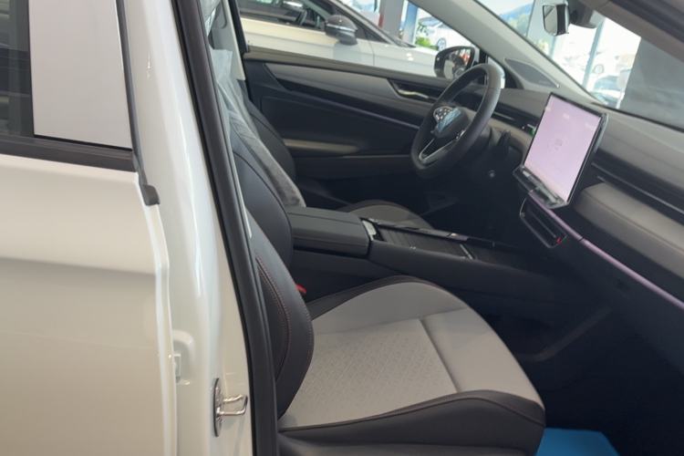 Used Volkswagen ID.7 VIZZION 2024 AIR model Interior 3