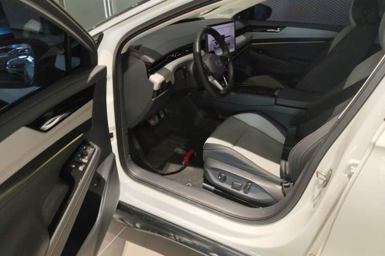 Used Volkswagen ID.7 VIZZION 2024 AIR model Interior 3