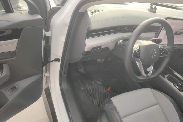 Used Volkswagen ID.7 VIZZION 2024 AIR model Interior 3